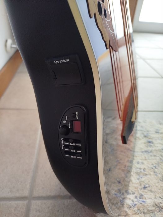Baixo Ovation CEB44