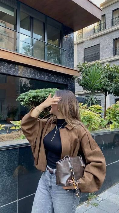 Бомбер в стилі відомого бренду