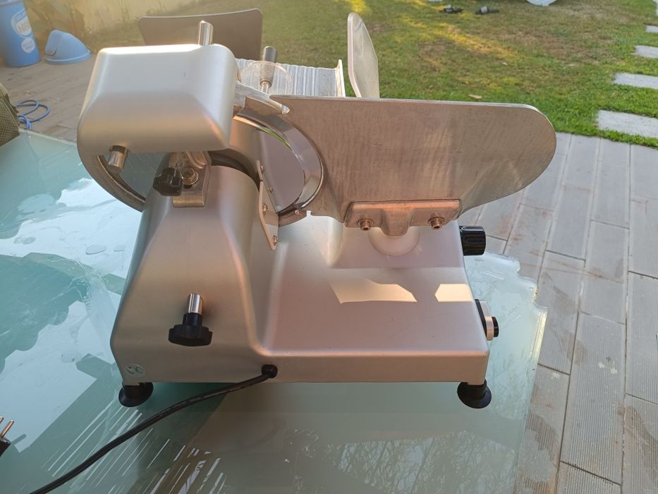 Fiambreira Beckers com pedra afiar