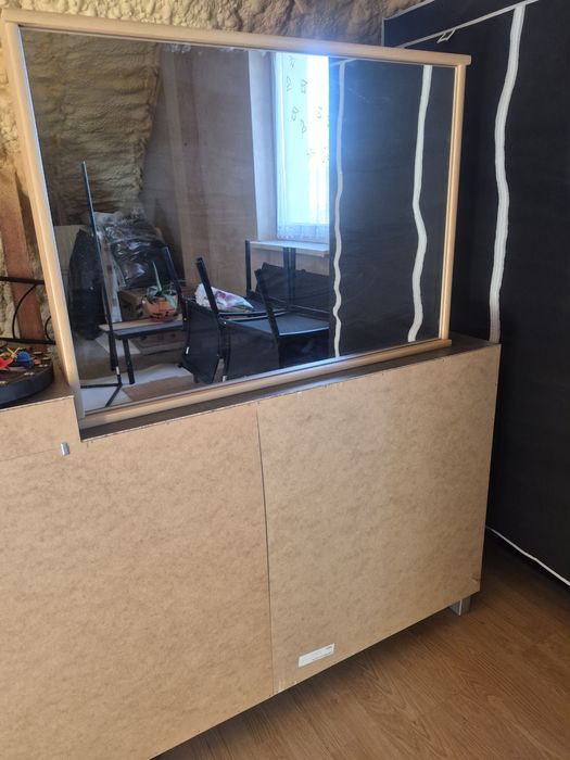 Lustro w drewnianej oprawie