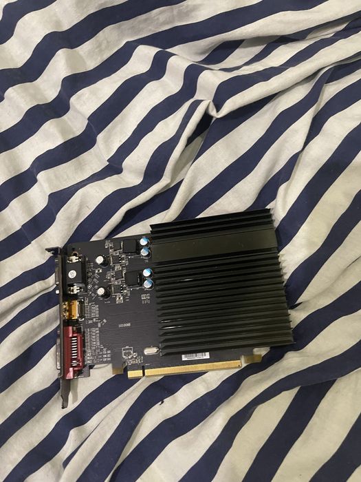 2x Karta Graficzna PCI-E Radeon HD 6670 Gigabyte + HD 6450 2GB DDR3
