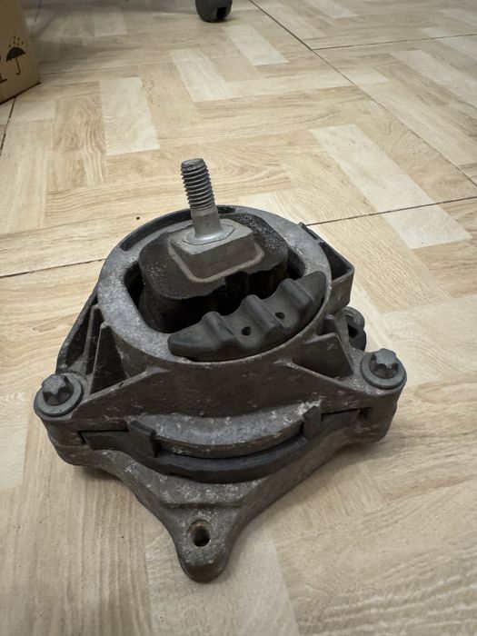 Подушка/опора двигуна права 22116859412 для BMW F30/31/34 B47