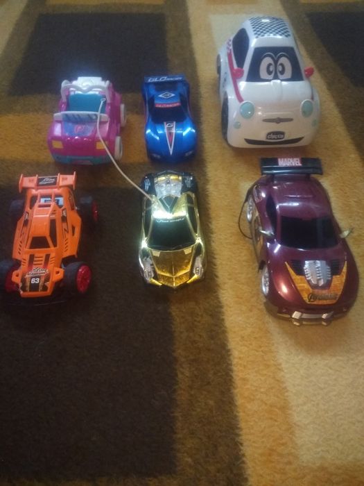 Carros telecomandados e de pilhas