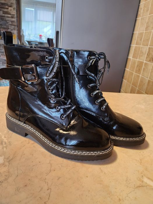 Nowe WJS czarne lakierowane buty / bikery damskie r.41