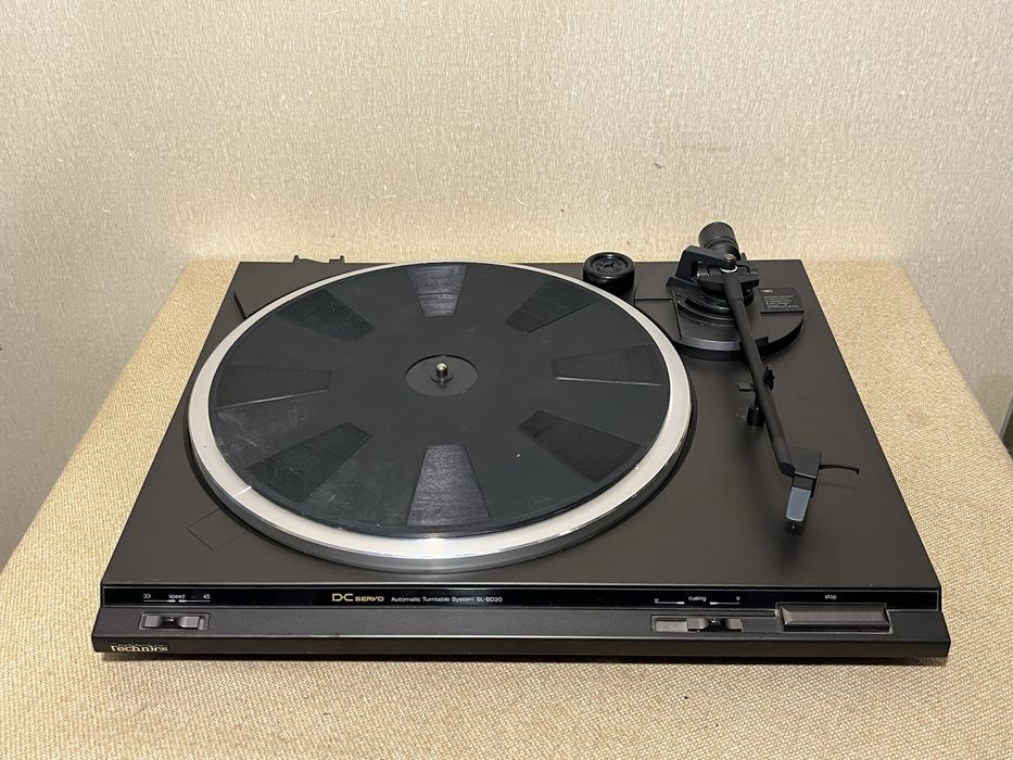 Качественный HI-FI проигрыватель винила TECHNICS SL-BD20 (BELT DRIVE)