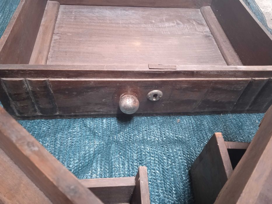 5 gavetas antigas + porta de armário