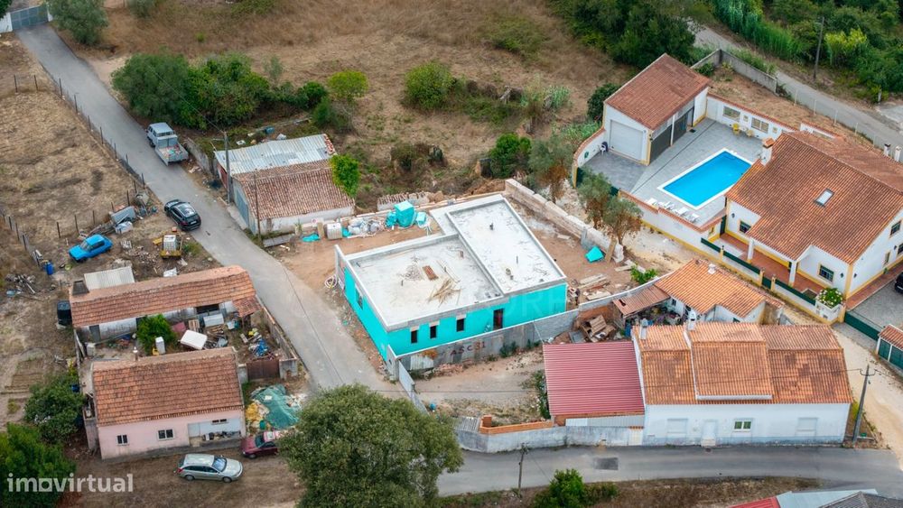 Moradia T3 térrea NOVA em Salir de Matos