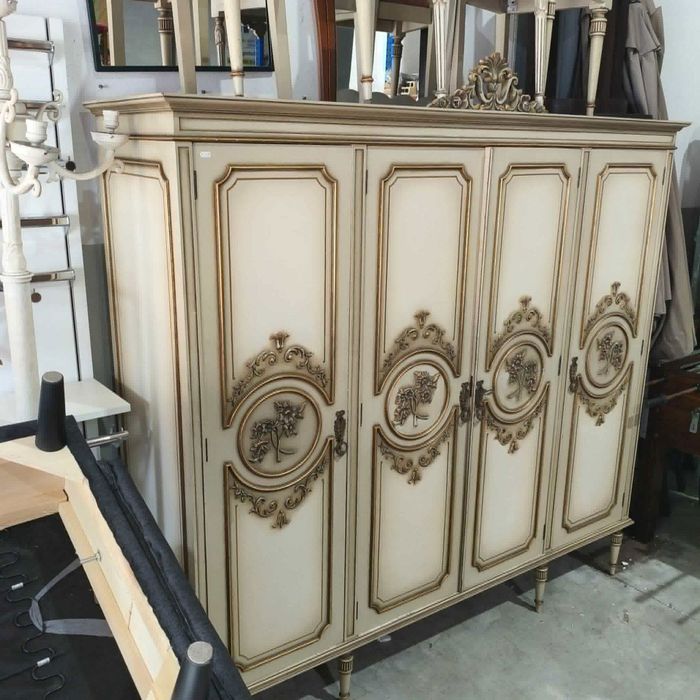 Roupeiro 4 Portas Creme Dourado