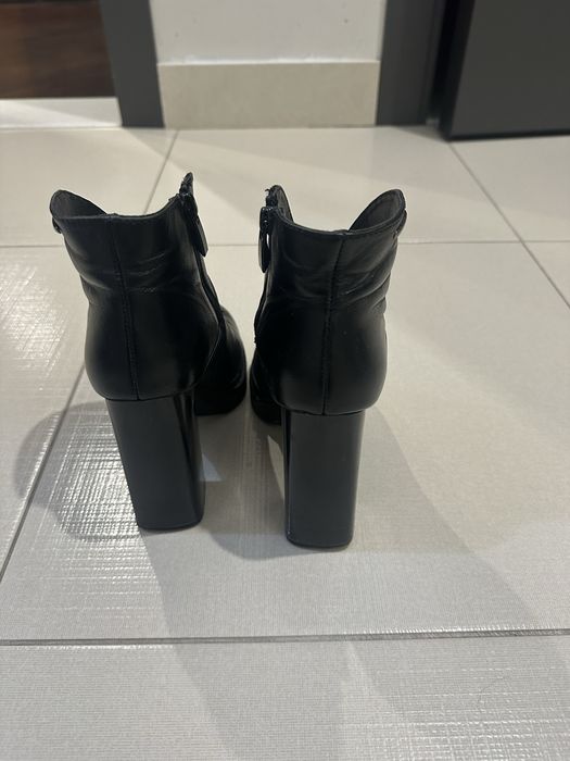 Жіночі чобітки шкіряні