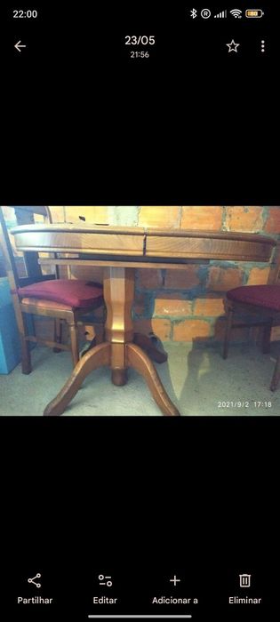 Mesa de madeira  com 4 cadeiras