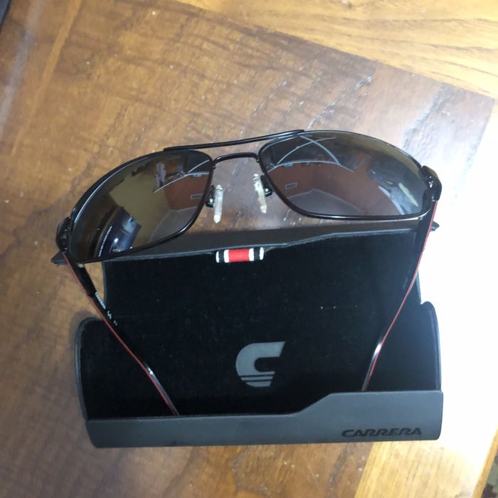 Vendo óculos de sol polarisados marca “ CARRERA”