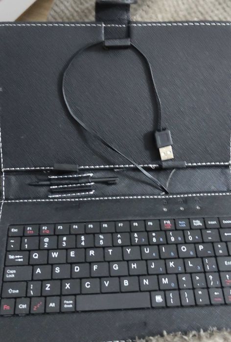 Capa com teclado para tablet 7"64752396399619120
