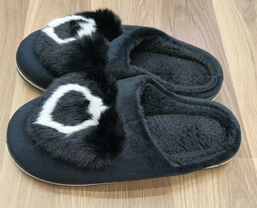 Czarne Kapcie damskie 38-39