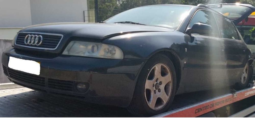 Audi A4 1.9 TDI 110 CV 1997 | PARA PEÇAS |