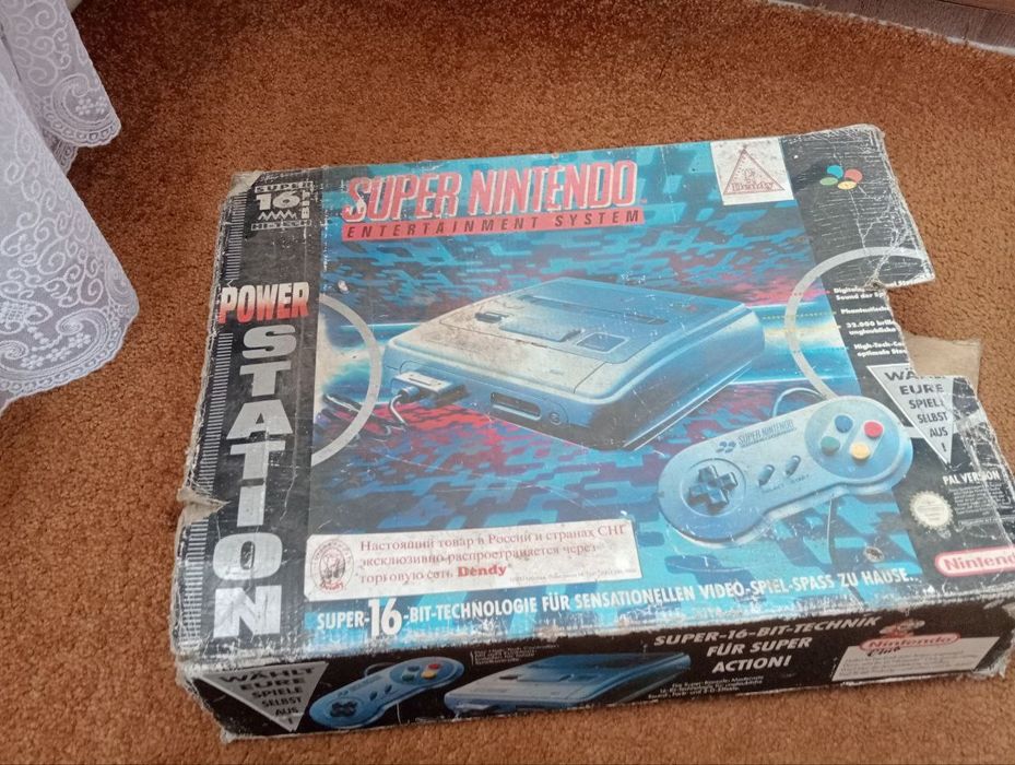Продам две консоли SUPER NINTENDO одна и вторая хз название