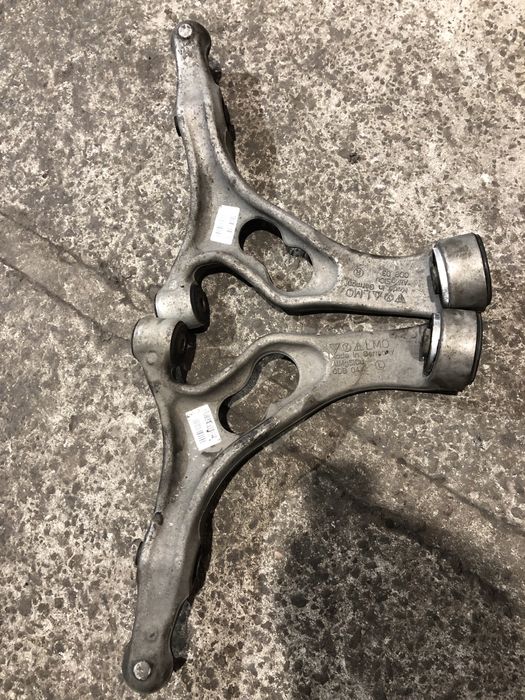 Передние амортезаторы,нижние рычаги передние,задние на VW Toareg,Audi