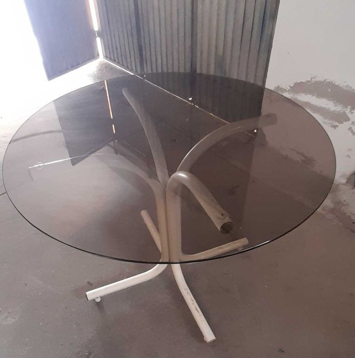 Mesa de jantar redonda em vidro