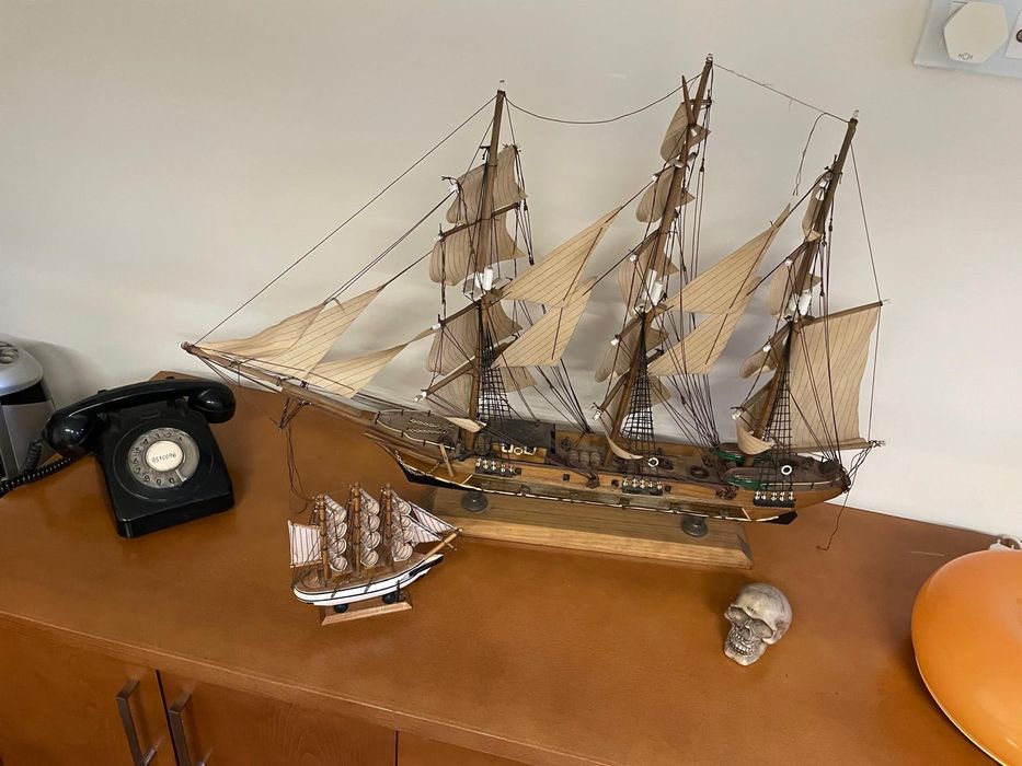 Barco decorativo grande.