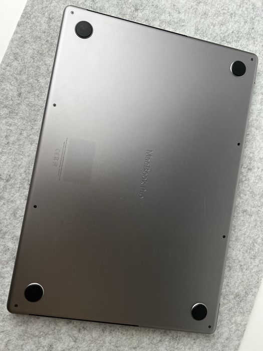 Macbook pro 16 M1 MAX 32GB RAM 1TB 32-core GPU