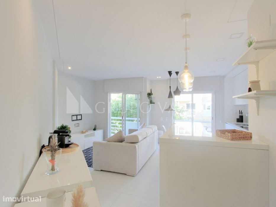Apartamento T2 com parqueamento, Costa da Caparica