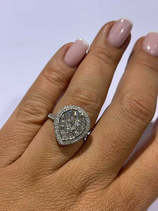 Pierścionek z diamentami Łezka 1.62 CT