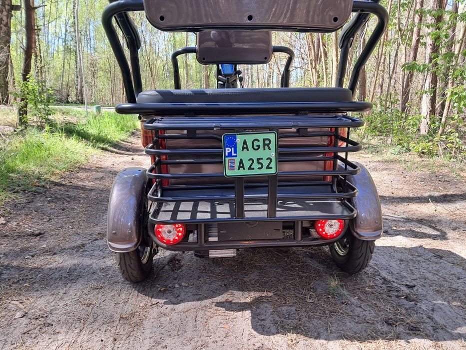 Motorower trójkołowy elektryczny trzyosobowy