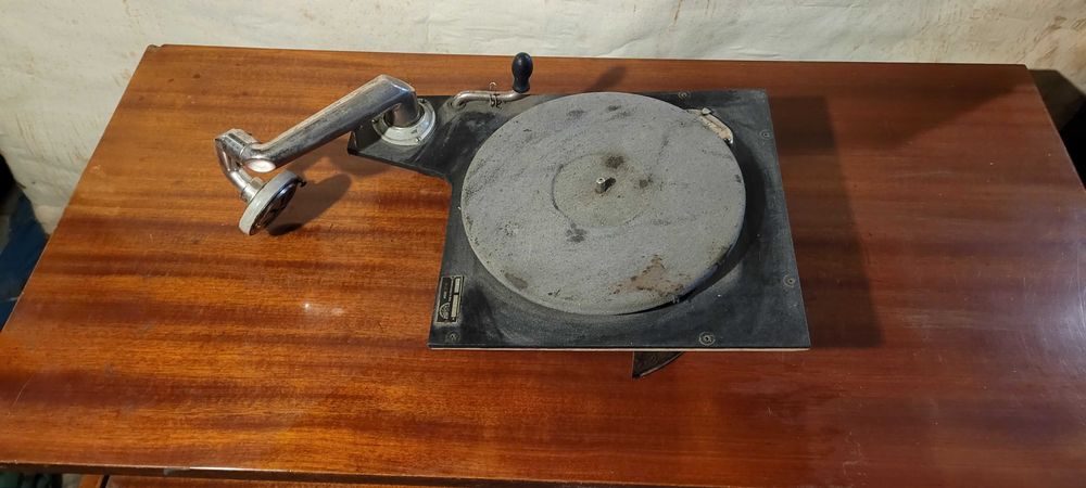 Mechaniczny gramofon na części