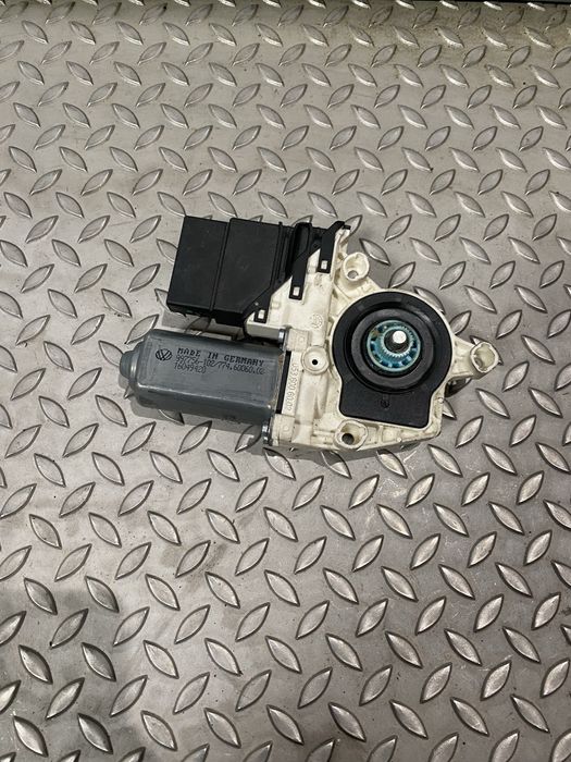 MOTOR ELEVADOR DE VIDRO TRASEIRO esquerdo  VOLKSWAGEN GOLF V