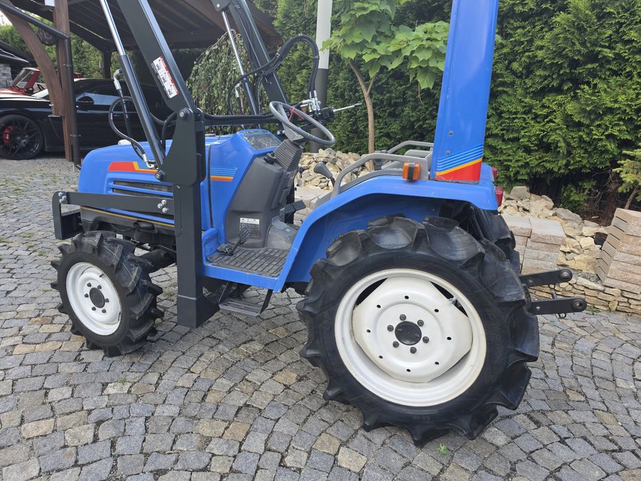 Iseki sial 21 3 cylindry diesel mini traktorek ogrodniczy 4x4