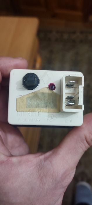 Салонные часы Рено 19. Kienzle