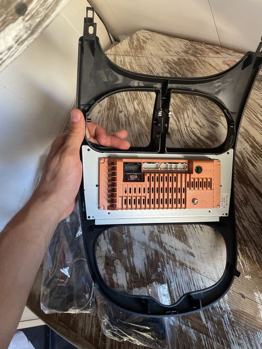 Moldura com botões para central multimídia (acompanha chicotes)