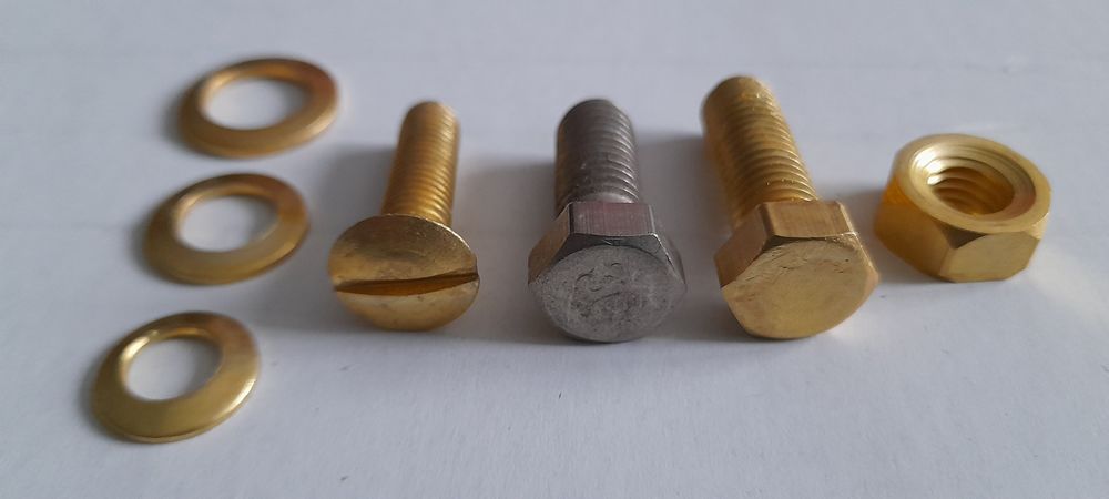 Латунный крепеж М 10 и М 8.