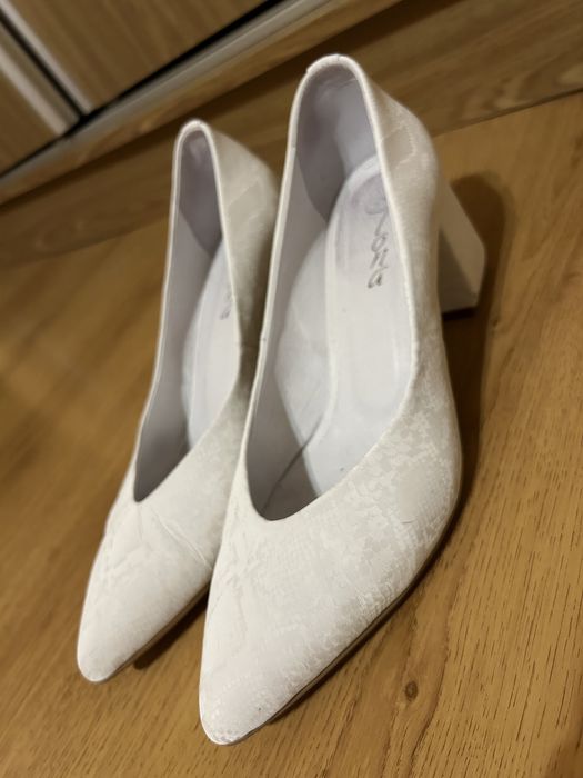 Білі туфлі 40 розмір