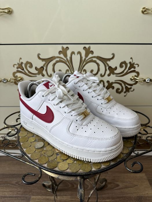 білі жіночі шкіряні кеди кроси снікерси кросівки Nike Air Force 1 07 Noble Red Original розмір 39