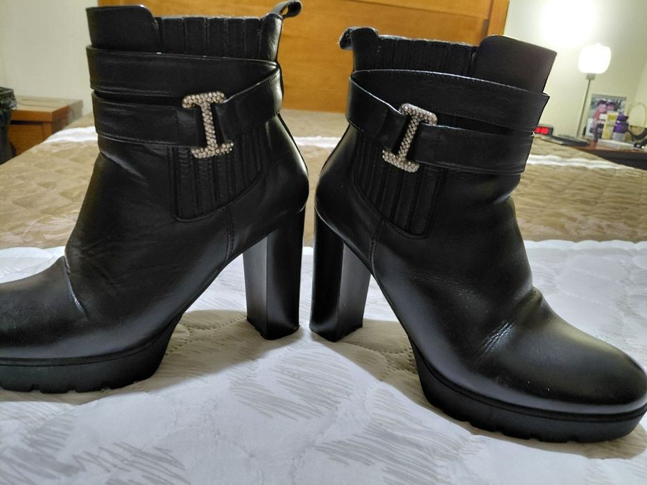Botas pretas tamanho 35