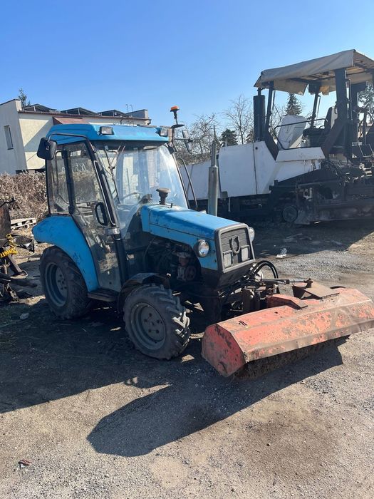 MTZ 320A  MTZ zwinny ze szczotką