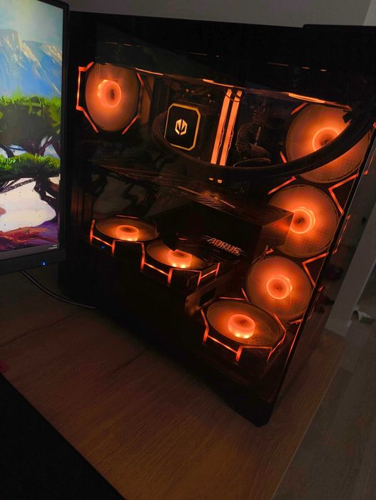 Zestaw gamingowy (Pc+2 monitory+mysz/klawiatura+podkładka)
