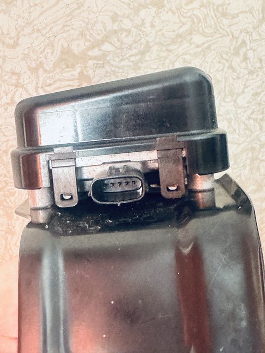 Емблема і радар дістронік на Mazda CX5