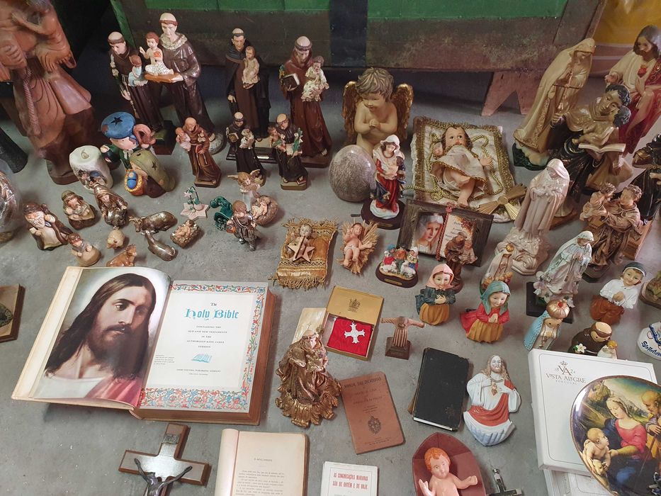 Grande Coleção de Arte Sacra, Santos, Presépios e Objetos Religiosos | Lote Completo