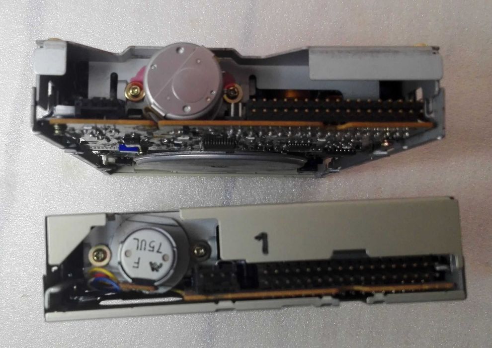 3.5" Floppy Disk Drives64750629350018123