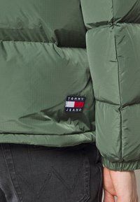 Kurtka puchowa Alaska Tommy Jeans XS