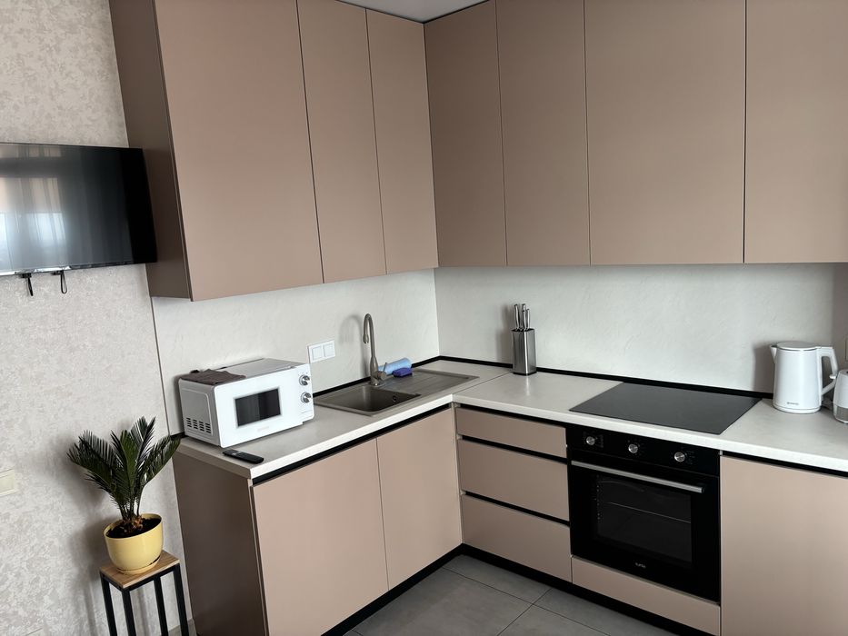 Комфортна , нова квартира в жк Набережний.