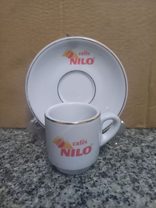 Chavena.  Cafés. Nilo. Com .Bordo. Dourado