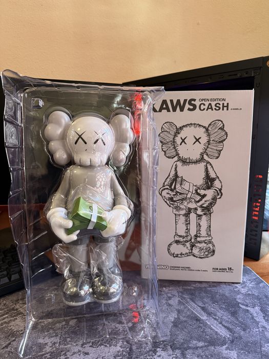 Boneco Kaws Cash