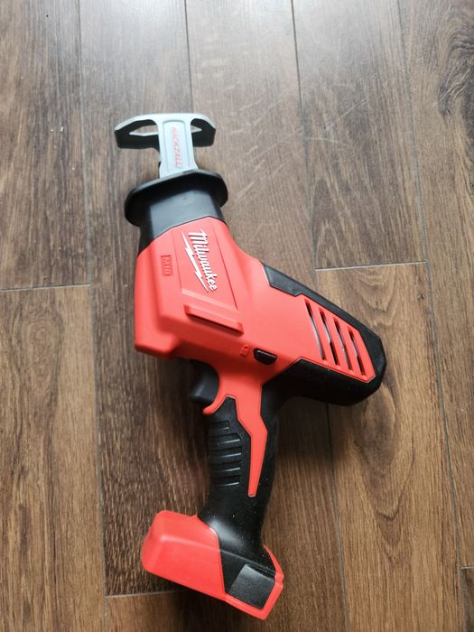 Piła szablasta Milwaukee M18