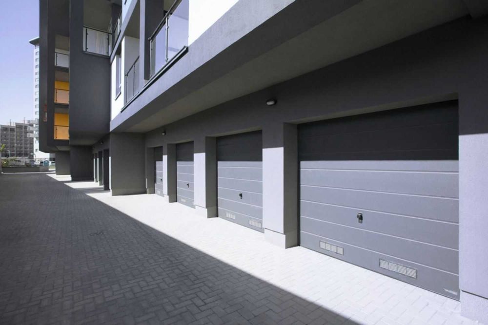 Garaż 18 m² do wynajęcia – zamykany, wygodny wjazd, blisko centrum | ul. Pielęgniarek 2