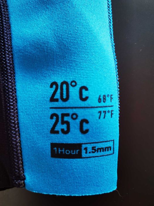 Fato de surf Olaian tamanho 8 anos. Novo!