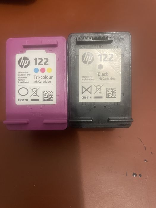 Принтер HP DeskJet 1000 с пустыми картриджами