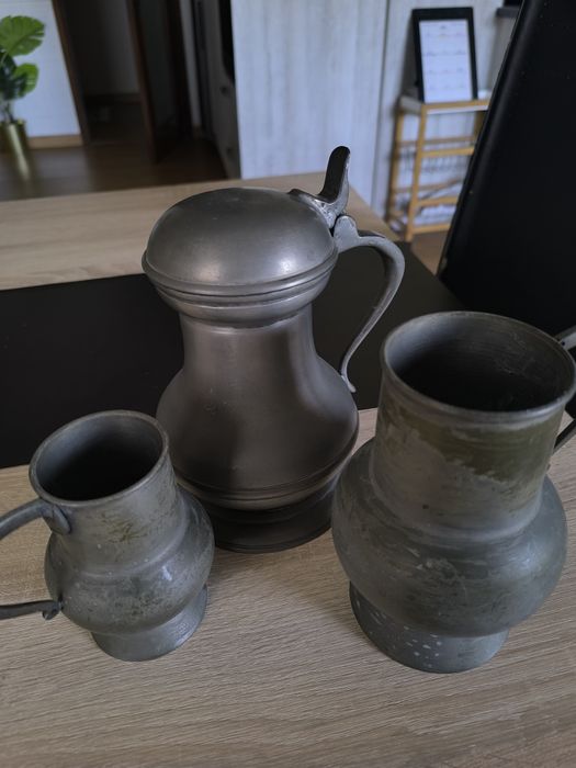 Conjunto de jarras antigas