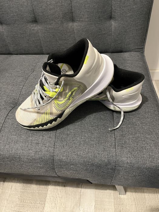 Nike Kyrie Erving edition